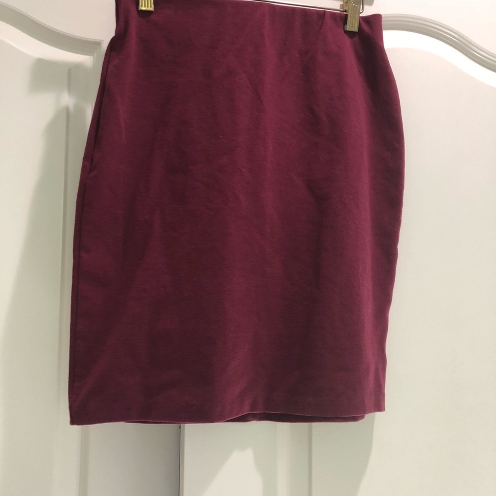 Old navy stretch cotton pencil skirt.
